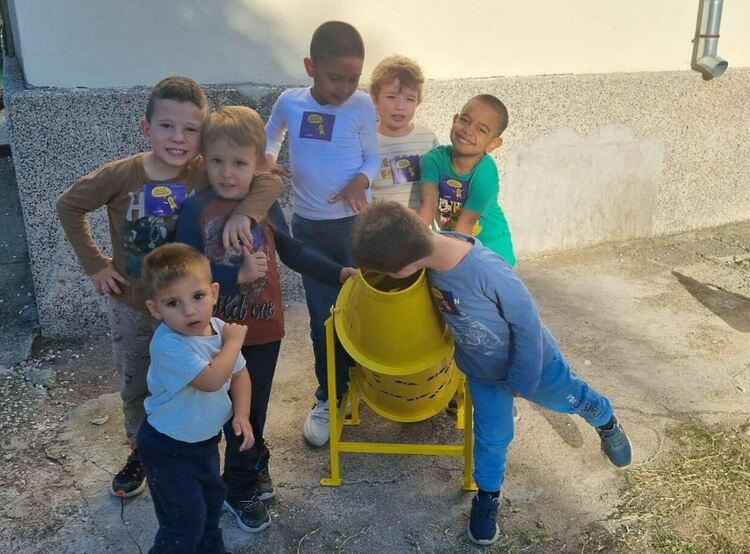 Децата от училище „Паисий“ в Хасково и от с.Стамболийски събират ненужните бутилки в Шишеяди