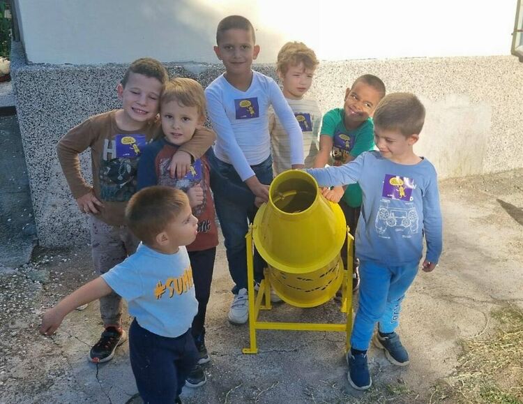 Децата от училище „Паисий“ в Хасково и от с.Стамболийски събират ненужните бутилки в Шишеяди