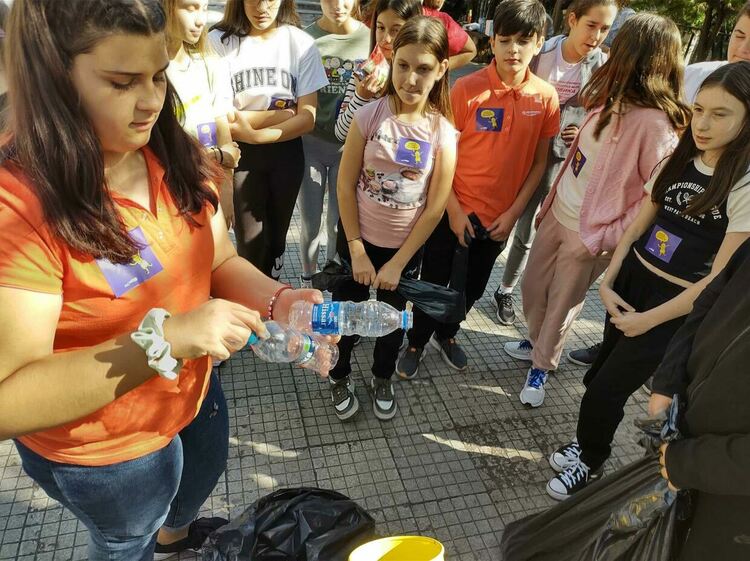 Децата от училище „Паисий“ в Хасково и от с.Стамболийски събират ненужните бутилки в Шишеяди