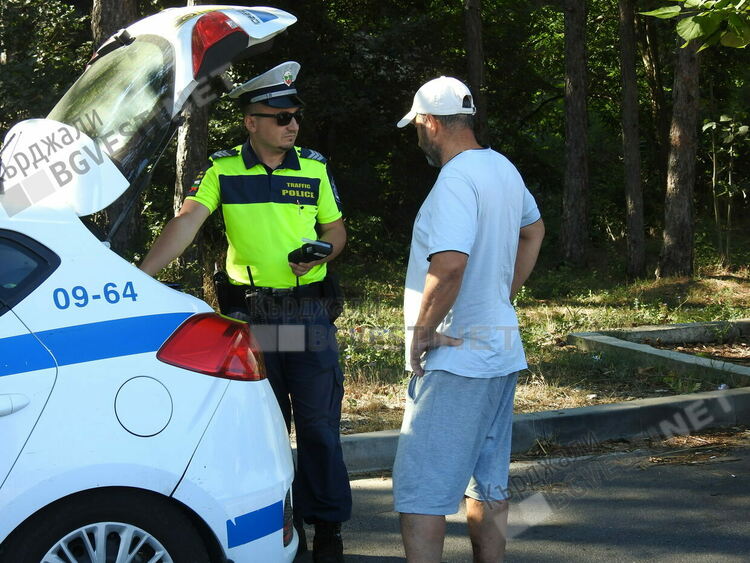 Специализирана полицейска операция в областта,проверяват коли и търговски обекти