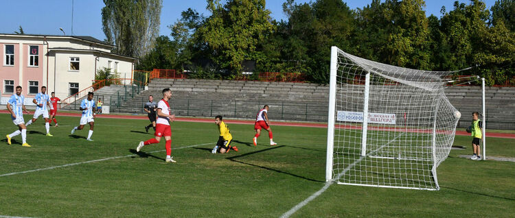 Десетима от „Созопол“ препънаха „Саяна Хасково“