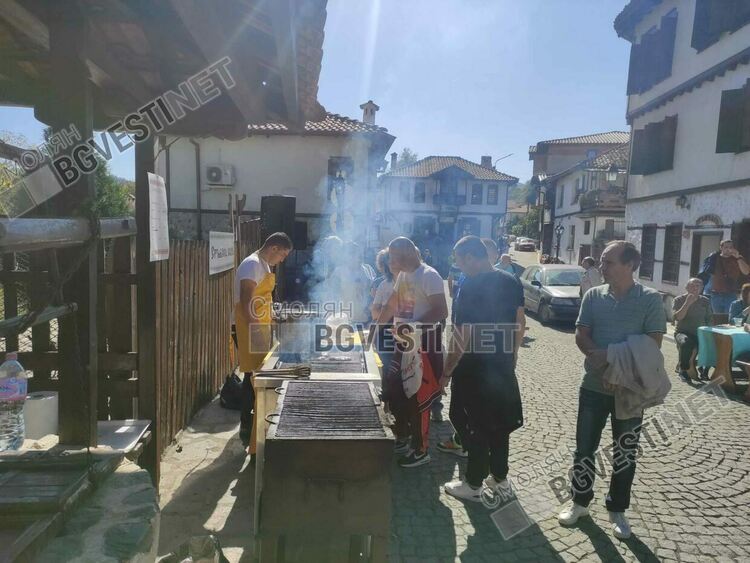 Десетки хора от цялата страна се веселиха в Златоград с балканска скара и музика /галерия/