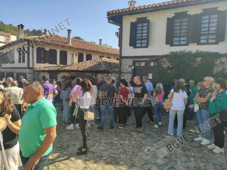 Десетки хора от цялата страна се веселиха в Златоград с балканска скара и музика /галерия/