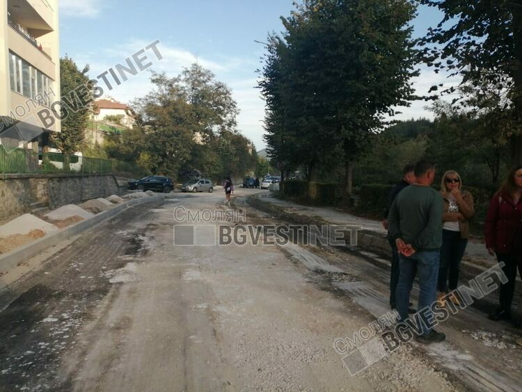 Живеещи на ул. "Димитър Благоев" излязоха на спонтанен протест