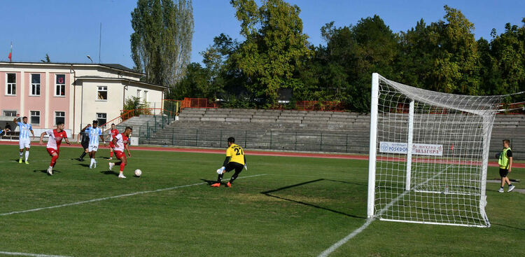 Десетима от „Созопол“ препънаха „Саяна Хасково“