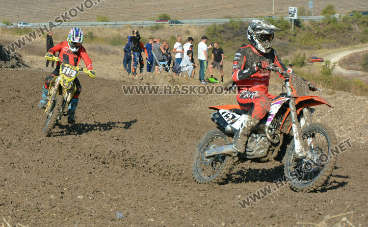 Близо 100 състезатели по мотокрос стартираха за Купа България 