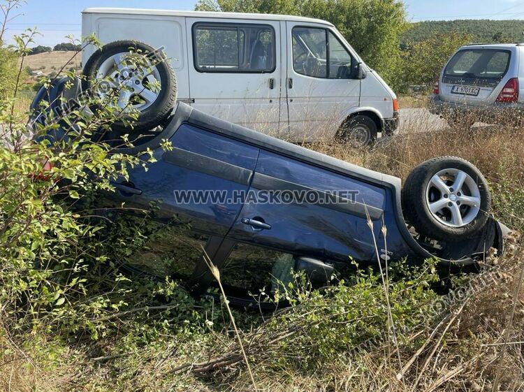 Две момичета пострадаха в обърнато по таван Сузуки