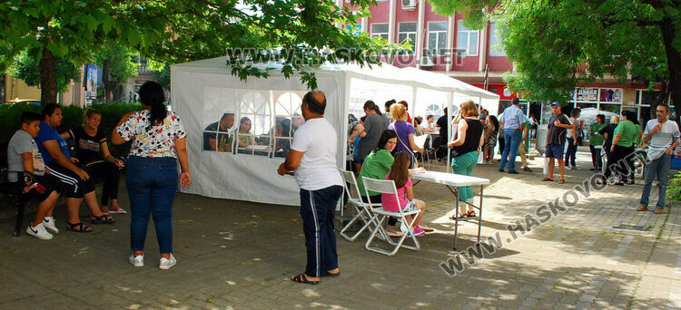 Търсят търговски представител, над 20 продавач-консултанти и крупие в Хасково