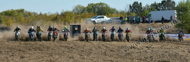 Близо 100 състезатели по мотокрос стартираха за Купа България 