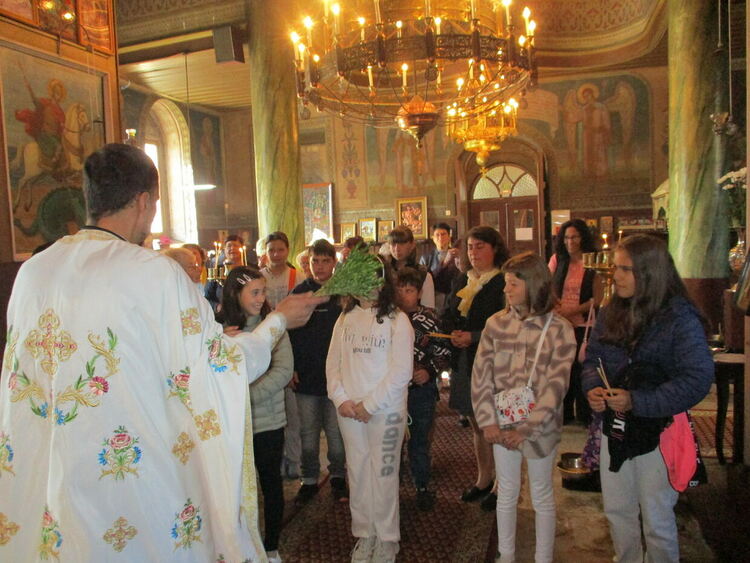 Отец Васил към децата: &bdquo;От вас искам един хубав и красив плод!&ldquo;