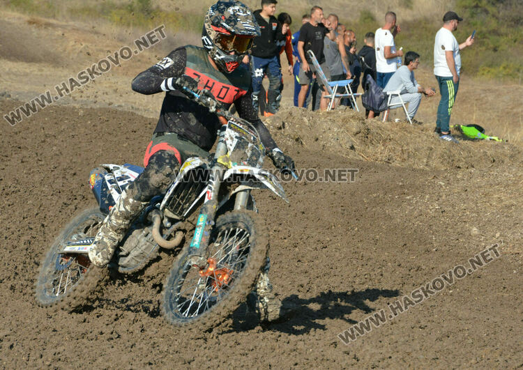 Близо 100 състезатели по мотокрос стартираха за Купа България 