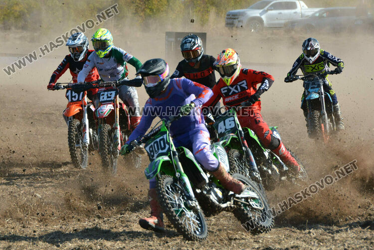 Близо 100 състезатели по мотокрос стартираха за Купа България 