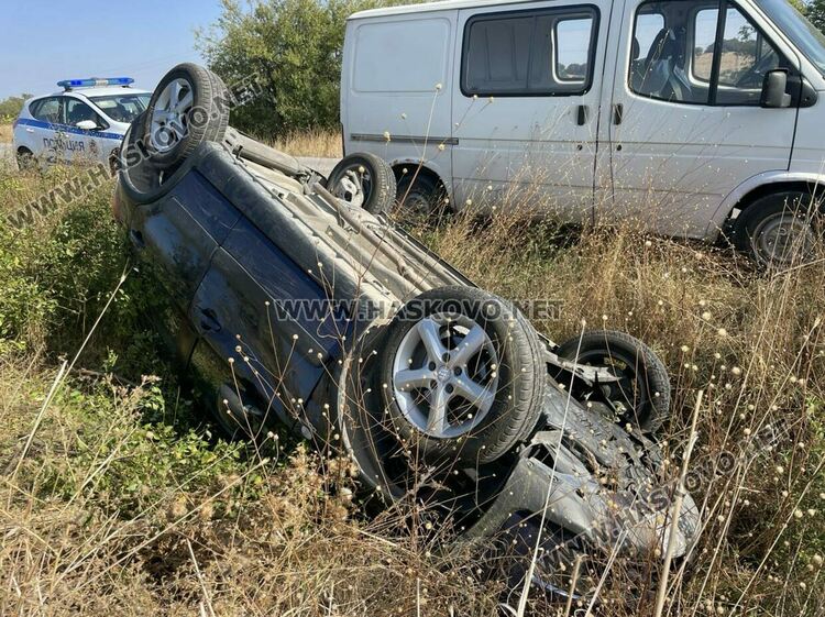 Две момичета пострадаха в обърнато по таван Сузуки