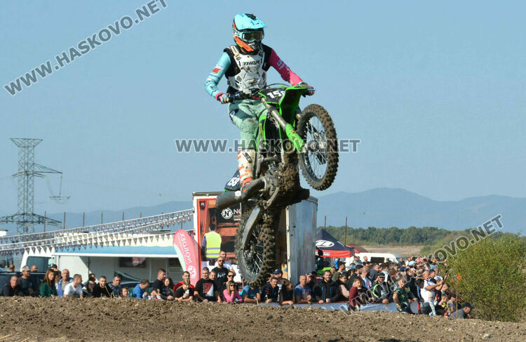 Близо 100 състезатели по мотокрос стартираха за Купа България 