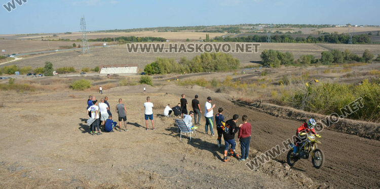 Близо 100 състезатели по мотокрос стартираха за Купа България 