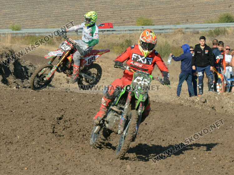Близо 100 състезатели по мотокрос стартираха за Купа България 