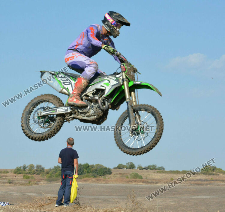 Близо 100 състезатели по мотокрос стартираха за Купа България 