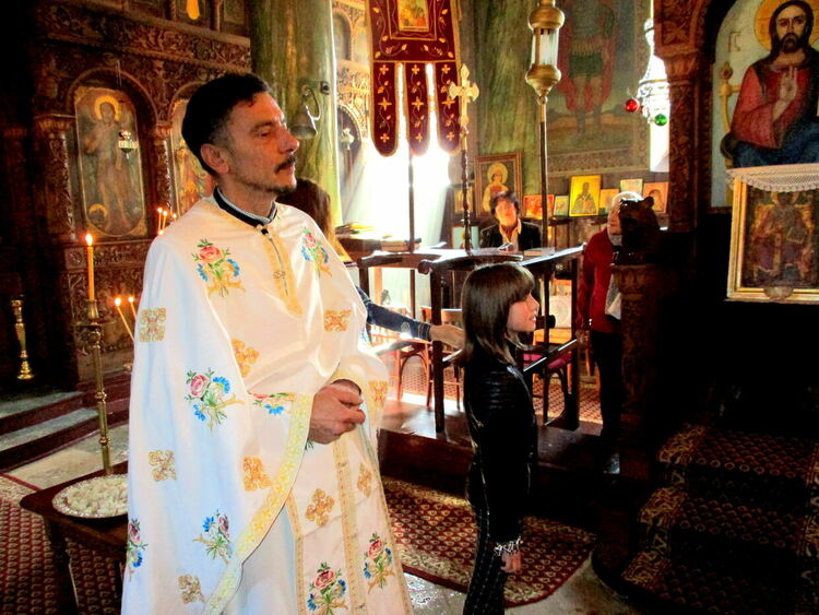 Отец Васил към децата: &bdquo;От вас искам един хубав и красив плод!&ldquo;