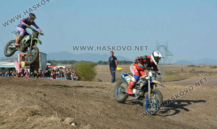 Близо 100 състезатели по мотокрос стартираха за Купа България 