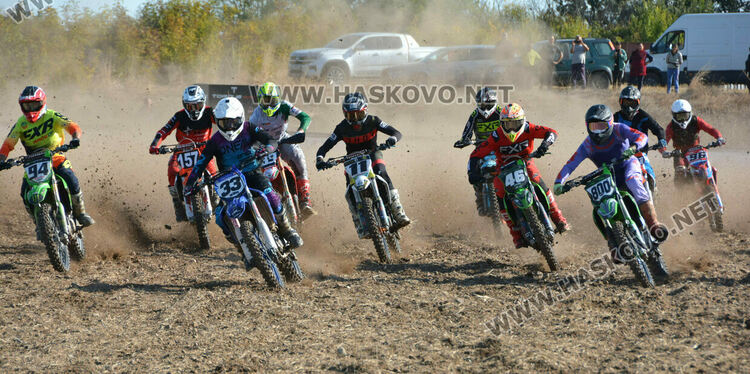 Близо 100 състезатели по мотокрос стартираха за Купа България 