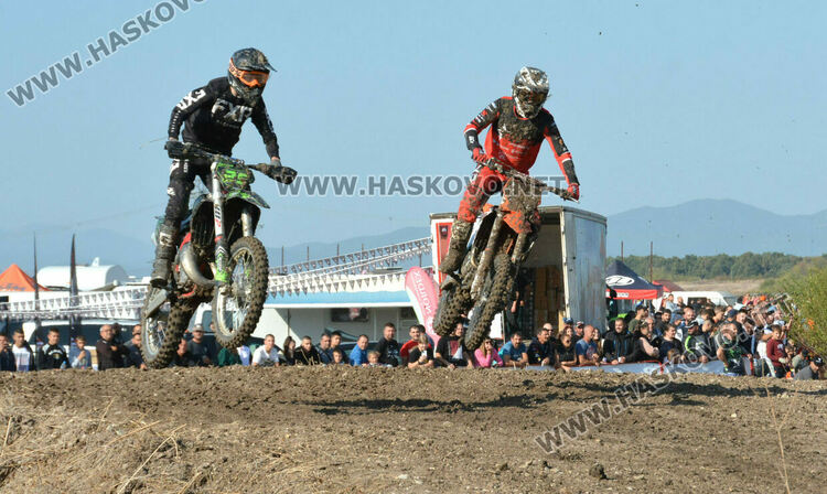 Близо 100 състезатели по мотокрос стартираха за Купа България 