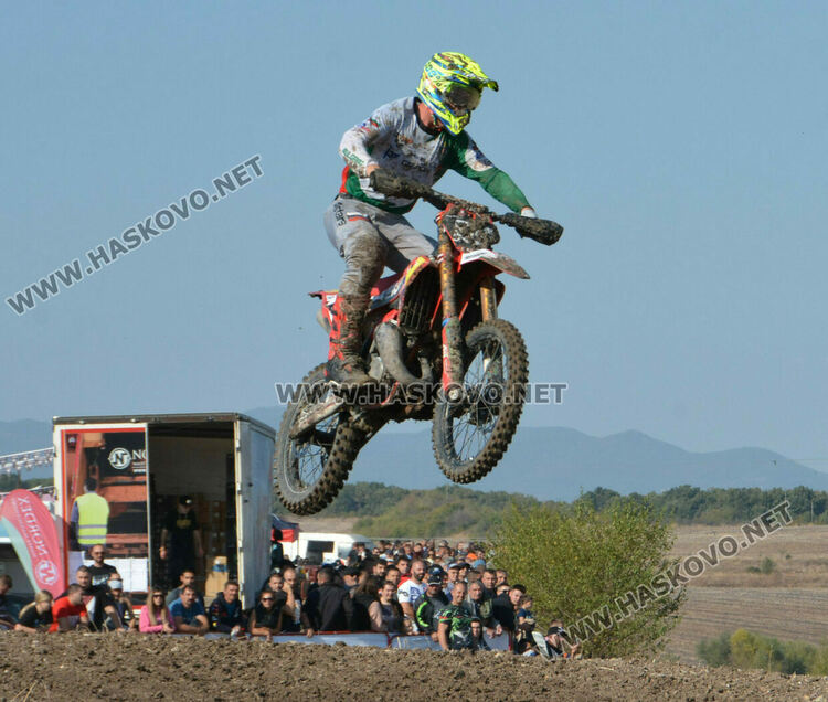 Близо 100 състезатели по мотокрос стартираха за Купа България 
