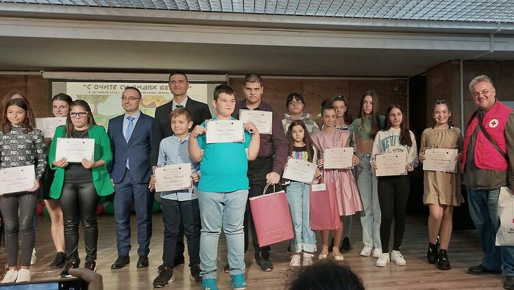 5 награди за млади художници от Хасковско на конкурса „С очите си видях бедата“ 