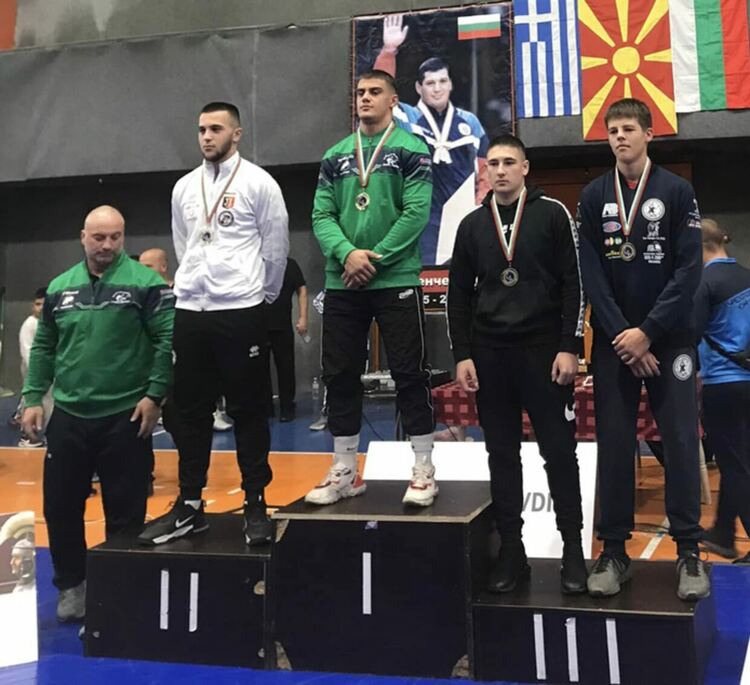Три медала за борците от Караманци