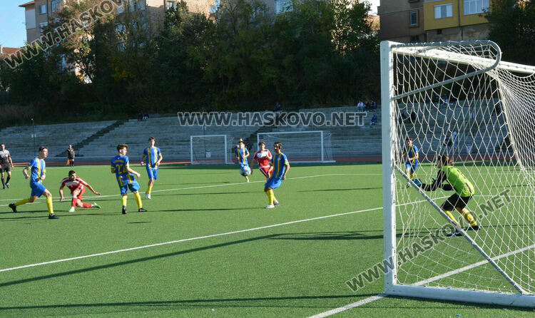 Юношите на "Хасково 2022" нанесоха съкрушителна загуба на "Крумовград"