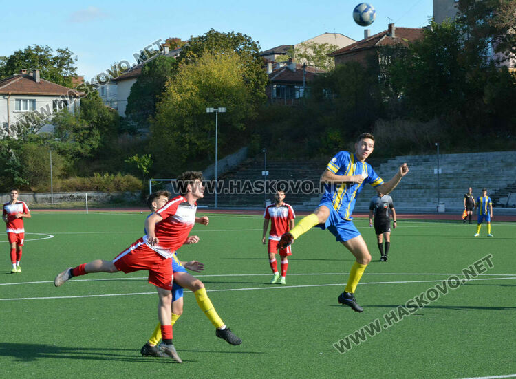 Юношите на "Хасково 2022" нанесоха съкрушителна загуба на "Крумовград"