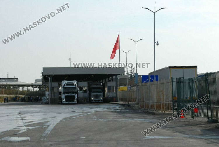 Препарати за растителна защита спрени на "Капитан Андреево" при акция на ОЛАФ