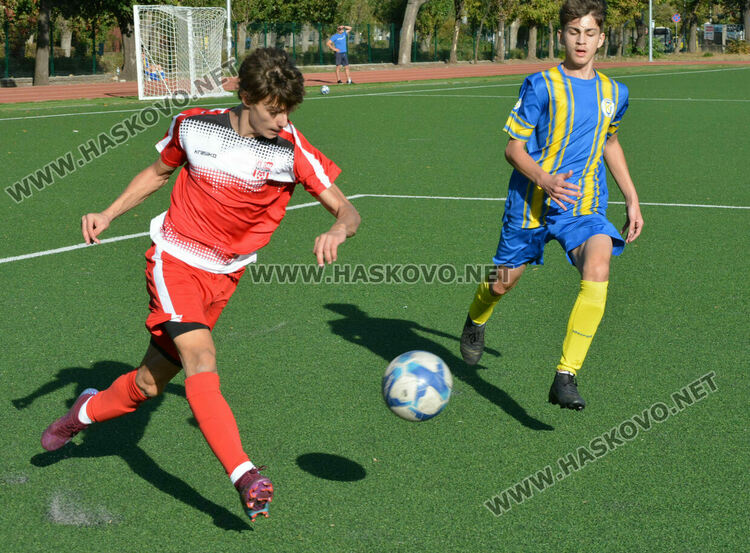 Юношите на "Хасково 2022" нанесоха съкрушителна загуба на "Крумовград"