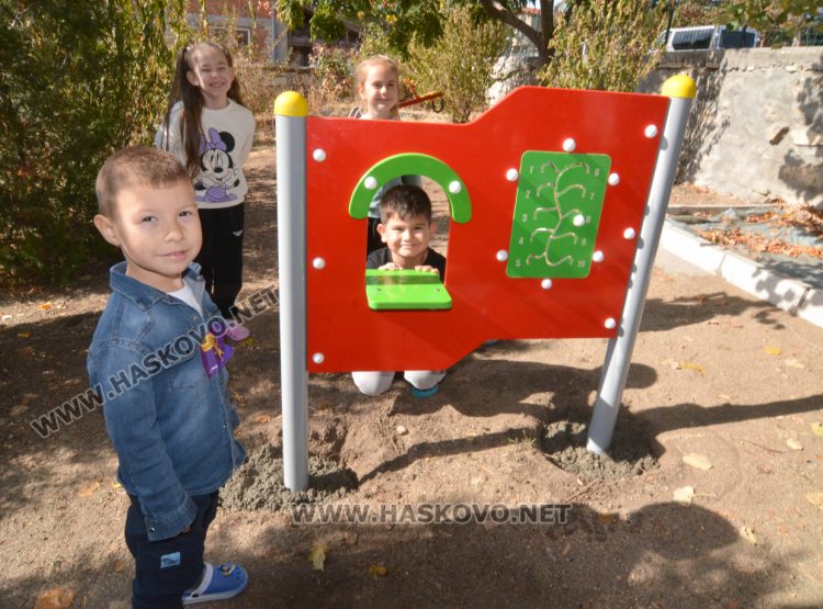 В Детската градина в с.Козлец доброволци обновиха площадката
