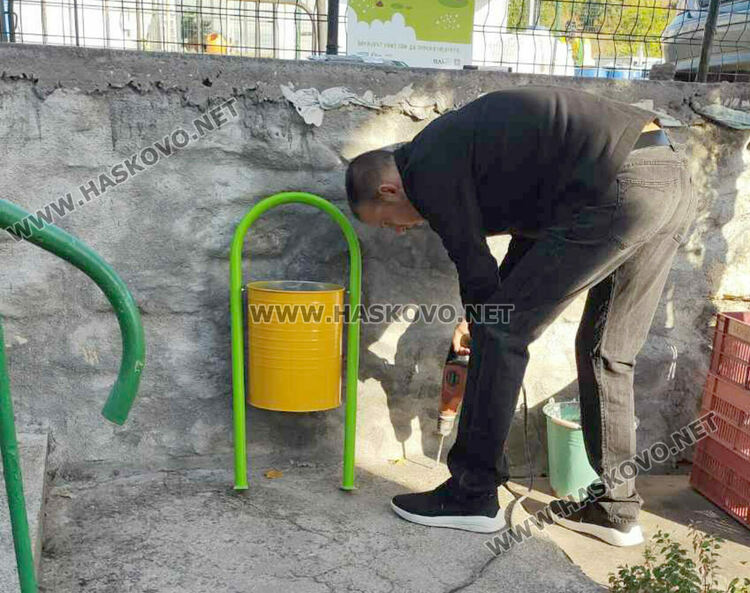 В Детската градина в с.Козлец доброволци обновиха площадката