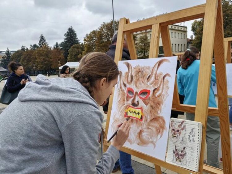 Десетки ученици се включиха в творческата инициатива „С Перник в сърцето“