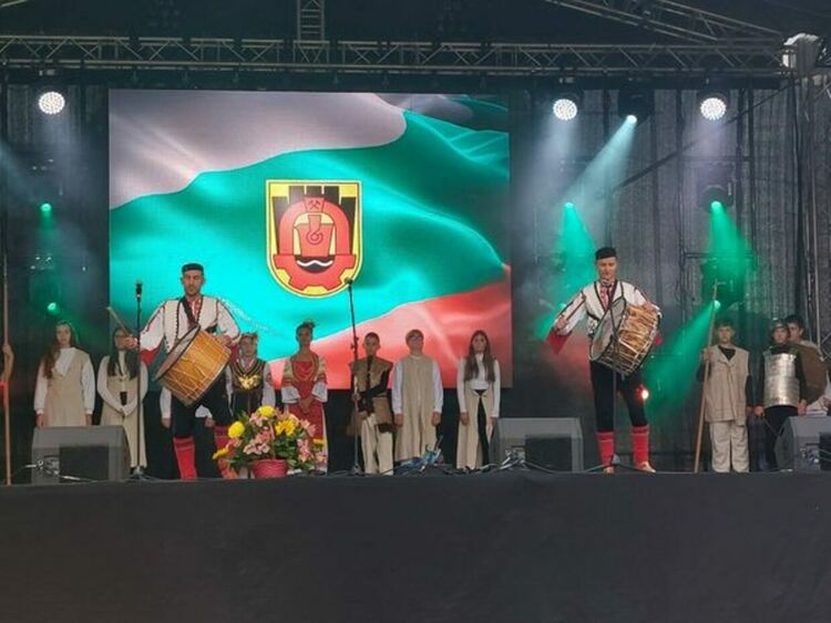 Десетки ученици се включиха в творческата инициатива „С Перник в сърцето“