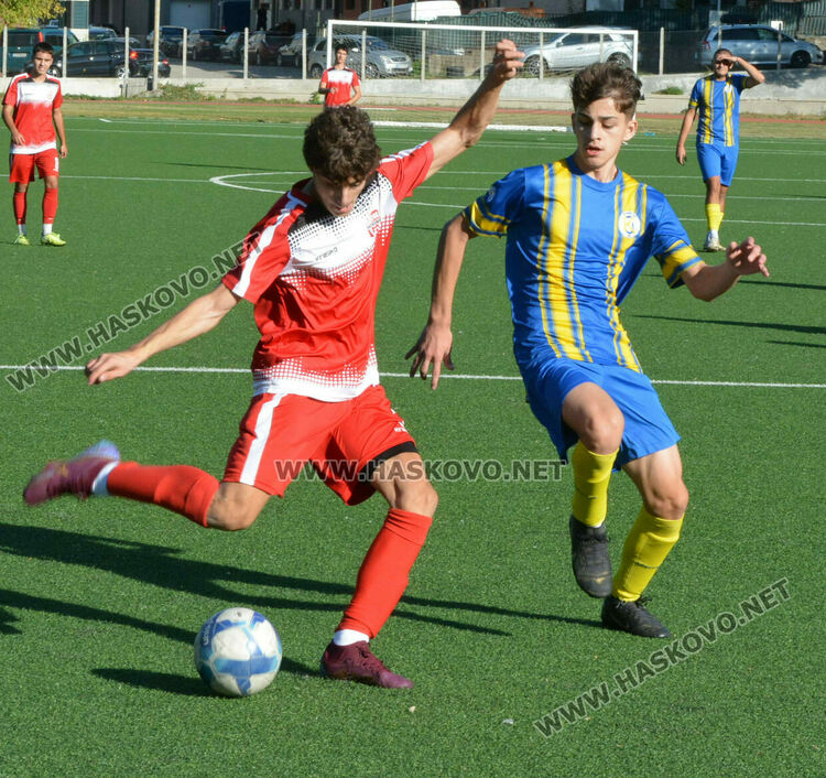 Юношите на "Хасково 2022" нанесоха съкрушителна загуба на "Крумовград"
