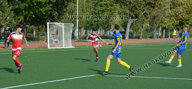 Юношите на "Хасково 2022" нанесоха съкрушителна загуба на "Крумовград"