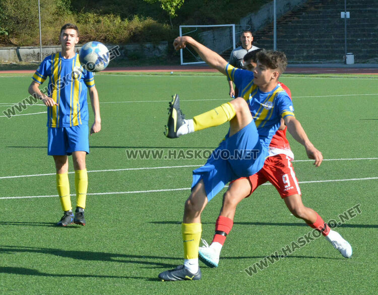 Юношите на "Хасково 2022" нанесоха съкрушителна загуба на "Крумовград"
