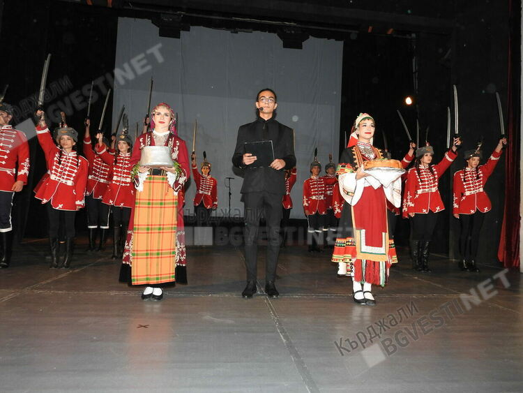 Домът на културата зарадва кърджалийци с празничен концерт за Деня на Кърджали