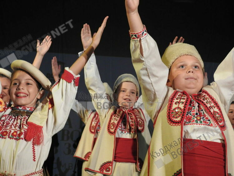 Домът на културата зарадва кърджалийци с празничен концерт за Деня на Кърджали
