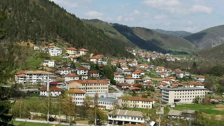 Утре се ограничава движението по път III-8683 в село Смилян за празника на фасула