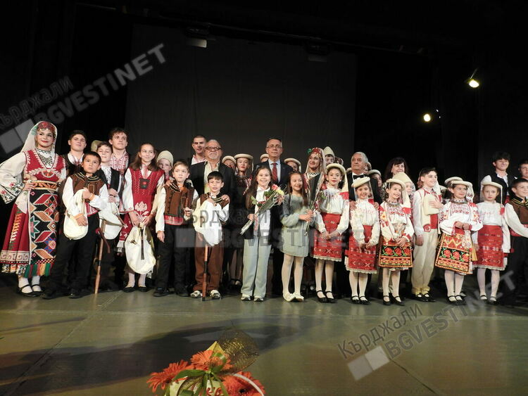 Домът на културата зарадва кърджалийци с празничен концерт за Деня на Кърджали