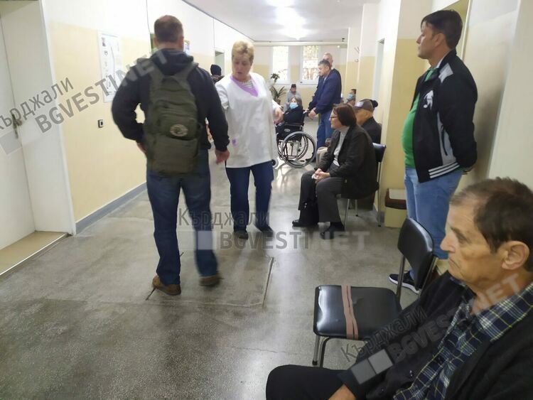 Опашки за антигрипни ваксини при личните лекари в Кърджали,поставят се и за COVID 19