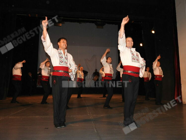 Домът на културата зарадва кърджалийци с празничен концерт за Деня на Кърджали