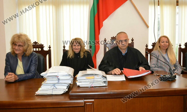 Килърът на Тути се отказа от единия си адвокат, защото не разбирал какво му говори