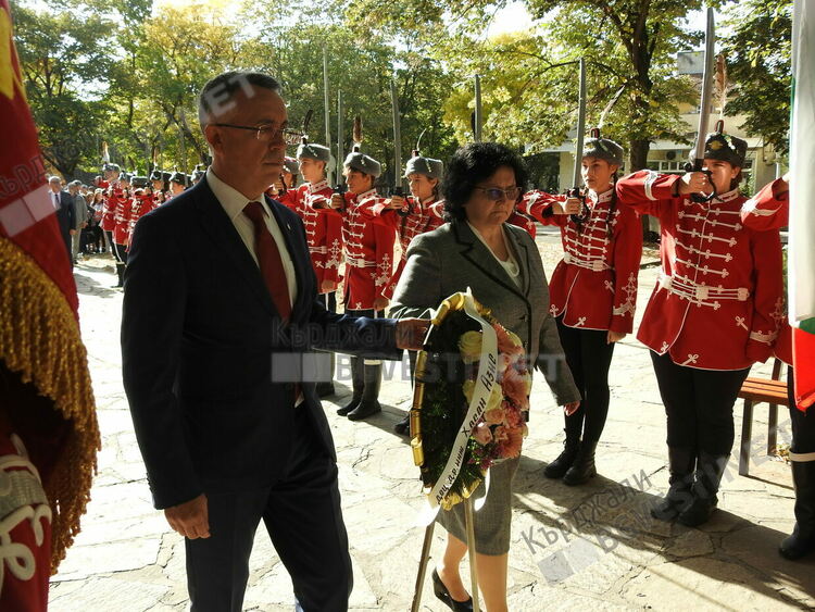 Кметът поведе празничното шествие за Деня на Кърджали, партийци си правиха агитация пред Паметника на Освободителите