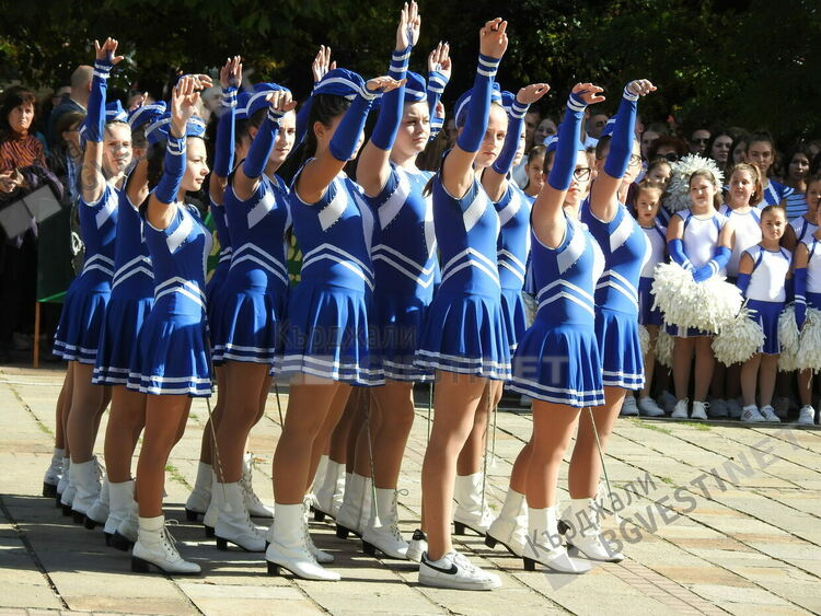 Кметът поведе празничното шествие за Деня на Кърджали, партийци си правиха агитация пред Паметника на Освободителите