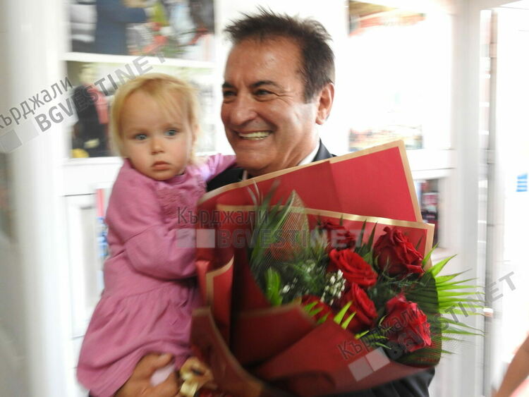 Багдасаров и Карабоюкова на рождения си ден:Пожелаваме си да сме кметът и председателят на местния парламент след вота!/снимки/