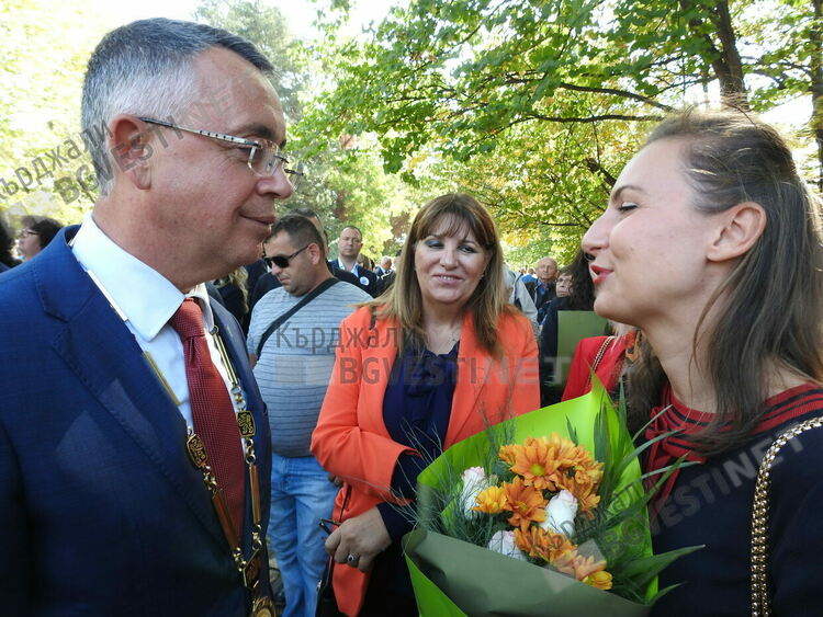 Багдасаров и Карабоюкова на рождения си ден:Пожелаваме си да сме кметът и председателят на местния парламент след вота!/снимки/